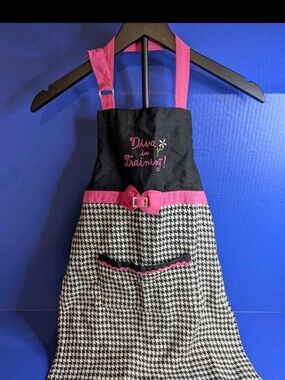 Domestic DivaBlack & Pink Houndstooth Apron🍓🩷